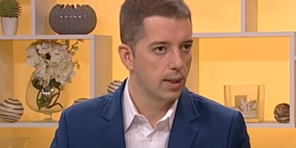 PREDSEDNIK VUČIĆ JE NAJUSPEŠNIJI POLITIČAR! Napadima pokušavaju da ga srozaju, jer ne mogu ništa drugo da mu nađu!