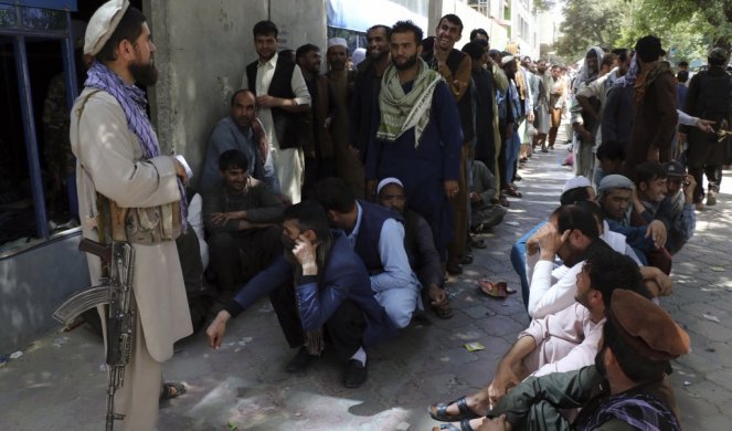 RAFALI U KABULU! Talibani zapucali na demonstrante, HAOS na ulicama /VIDEO/