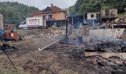VIŠEGODIŠNJI TRUD NESTAO U OGNJU! U stravičnom požaru kod Aleksandrovca izgorelo imanje porodice Gašić