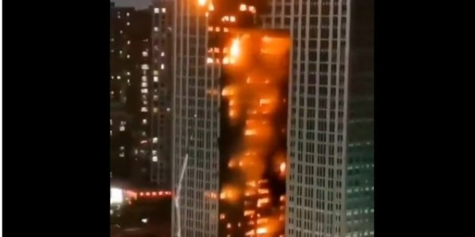 VATRA GUTA NEBODER U KINI! Drama u gradu Galjen, 30 vatrogasnih vozila bori se sa vatrenom stihijom! /VIDEO/