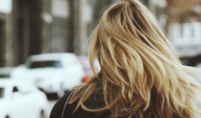 5 saveta koji će vam pomoći da spasete kosu od opadanja i isušivanja tokom ZIMSKIH DANA