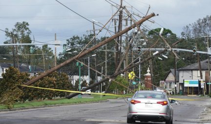 Uragan ponovo napao Ameriku, Luizijana pod naletima vetra i vode, Bajden proglasio vanrednu situaciju! /VIDEO/