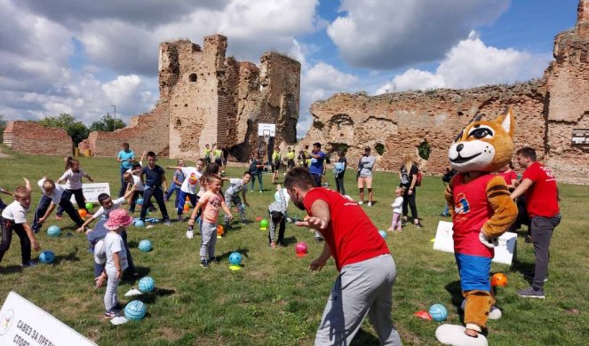 BAČKA TVRĐAVA KAO OLIMPIJSKI KOMPLEKS! mališani se oprobali u brojnim sportovima