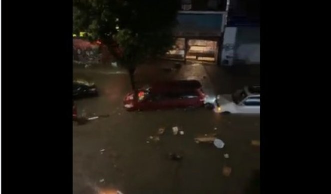 TRAGEDIJA U NJUJORKU, u poplavama poginulo dvogodišnje dete! Rekordne padavine odnele najmanje devetoro ljudi, PROGLAŠENO VANREDNO STANJE! /VIDEO/