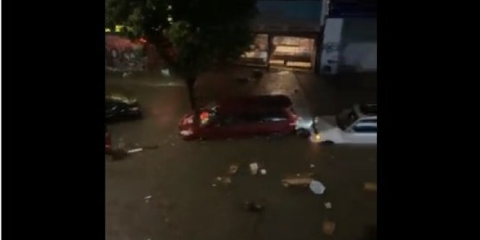 TRAGEDIJA U NJUJORKU, u poplavama poginulo dvogodišnje dete! Rekordne padavine odnele najmanje devetoro ljudi, PROGLAŠENO VANREDNO STANJE! /VIDEO/