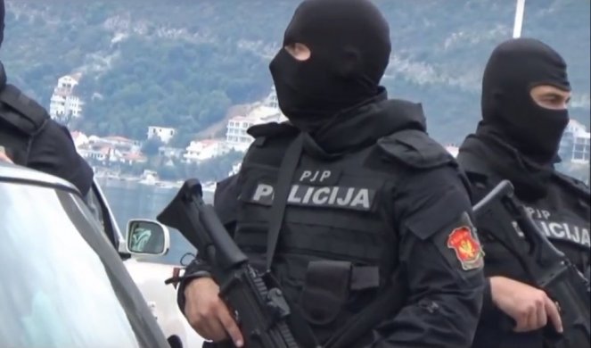 HAPŠENJE NARKO PATRIOTA U NIKŠIĆU! Policija pronašla kod "komita" pištolj, kokain i PUN GEPEK GAS MASKI!