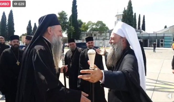 BRATSKI ZAGRLJAJ, SLIKA GOVORI VIŠE OD 1.000 REČI! Patrijarh Porfirije sleteo u Podgoricu, na aerodromu ga dočekao mitropolit Joanikije! /VIDEO/