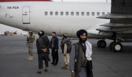 Obavljen prvi međunarodni komercijalni let iz Kabula nakon odlaska SAD /FOTO/