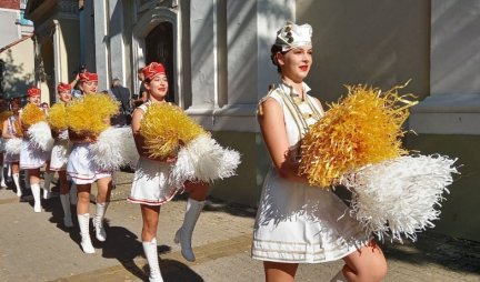 NAJLEPŠI DEO DANA LUDAJE! Kikindske ulice okupirale mažoretkinje, karnevalska povorka mališana i „Kinderbal“/VIDEO/FOTO/