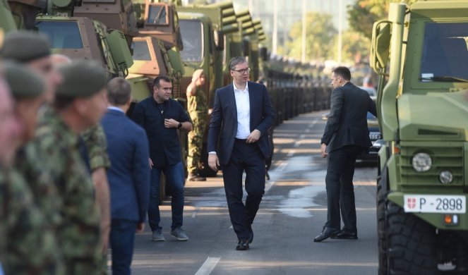 /FOTO/VIDEO/ MOĆ VOJSKE NA PONOS SRBIJE! Predsednik Vučić na Ušću u čast Dana srpskog jedinstva!