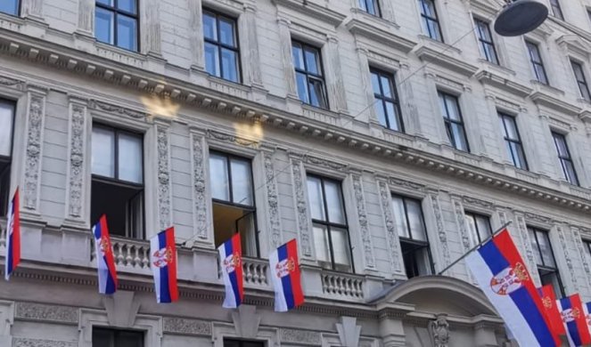 Ambasada Srbije u Austriji okićena zastavama!