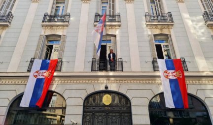 VELIČANSTVEN PRIZOR ŠIROM SVETA! Srpske ambasade, konzulati i misije u znaku trobojke! /FOTO/