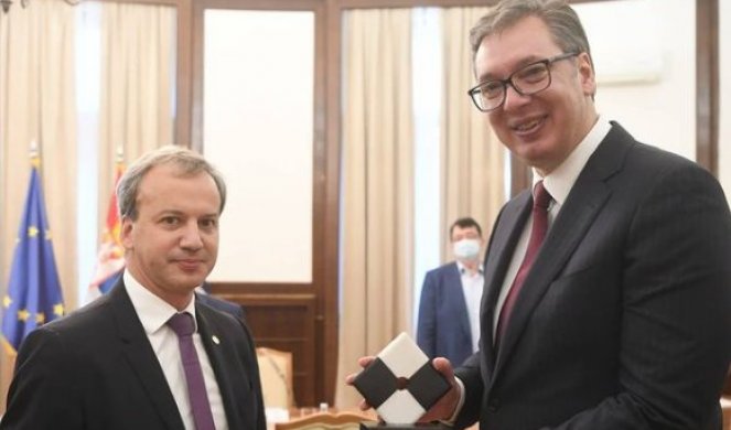 SVETSKI ŠAHOVSKI TURNIR U BEOGRADU! Vučić se sastao sa predsednikom Svetske šahovske federacije! /FOTO/