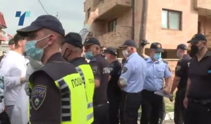 INCIDENTI U TETOVU, HAOS NA PROTESTU ZBOG POŽARA! Porodice stradalih u kovid bolnici traže ostavke odgovornih, povređena 4 policajca, ima uhapšenih /VIDEO/