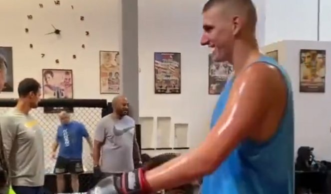 MVP, A KAO DA JE MMA ZVEZDA! Jokić preznojen u ringu, sprema se za DA OPET BUDE NAJBOLJI! /VIDEO/