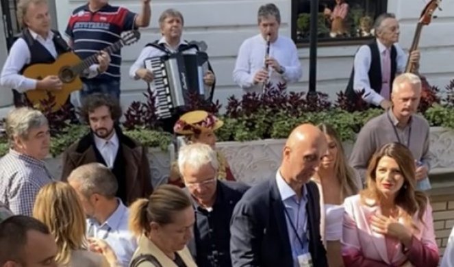 FESTIVAL SRPSKE TRPEZE U SKADARLIJI! Restoran "Zlatni Bokal" osvojio sve simpatije prisutnih!