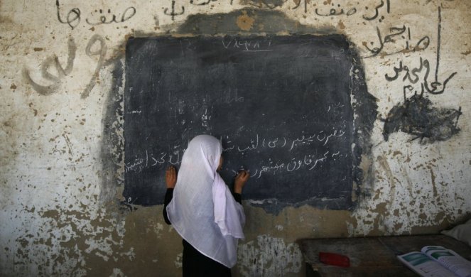 Devojčice ISKLJUČENE iz srednjih škola u Avganistanu! Talibani dobili naređenje da u učionice mogu da se vrate samo...