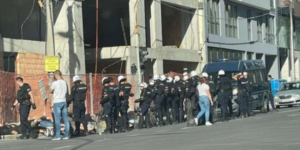 PRIVEDENO 7 NAVIJAČA PARTIZANA! Kamenicama, bakljama i flašama gađaliNAVIJAČE ZVEZDE I POLICAJCE!