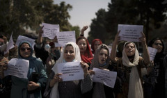 Sklanjanje žena znači skloniti ljudska bića! Protest Avganistanki, traže da se vrati njihovo ministrastvo! /FOTO/
