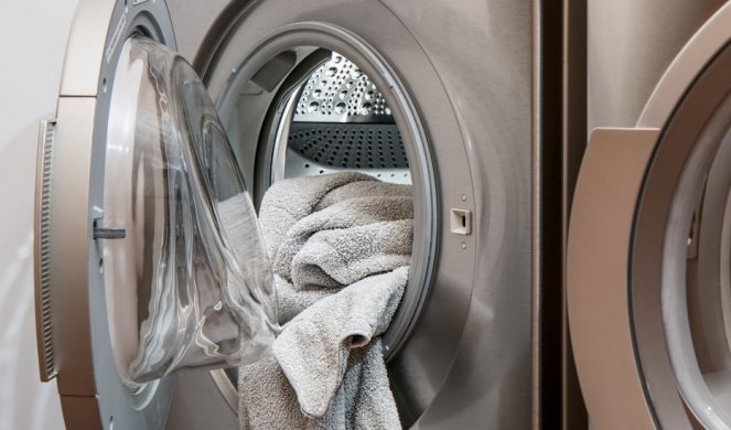KAKO DA UBIJETE BAKTERIJE NA ODEĆI? Otkrivamo 7 sjajnih trikova za pranje veša!