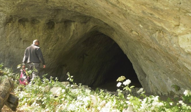U ovoj pećini u Srbiji krije se čarobna voda, a senke na stenama stvaraju misteriozne likove! Foto