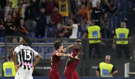 MURINJO MOŽE DA ODAHNE! Roma precrtala i Udineze! Kapiten pocrveneo! /VIDEO/