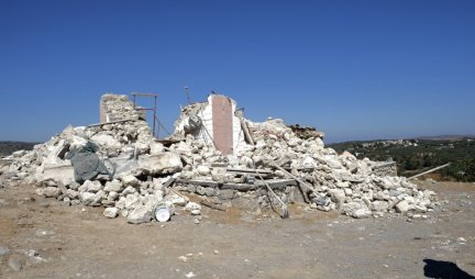 SAMO JEDNA IKONA OSTALA DA STOJI! Crkva svetog Nikole srušena u zemljotresu na Kritu! /FOTO/