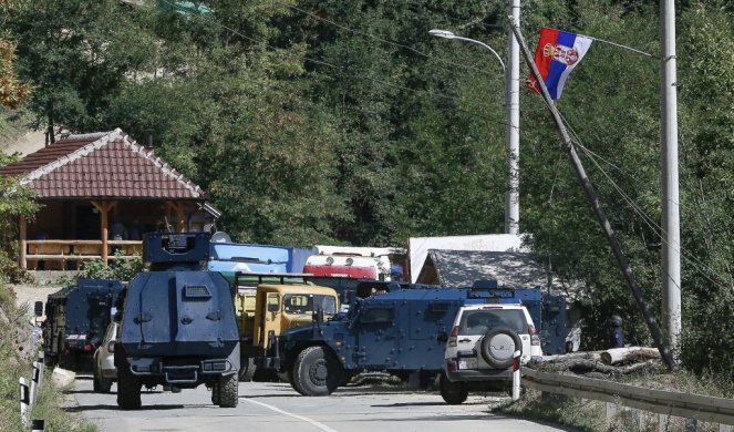 DESETI DAN KRIZE NA KOSOVU I METOHIJI! Putevi blokirani, Srbi u šatorima, specijalne snage se ne povlače!