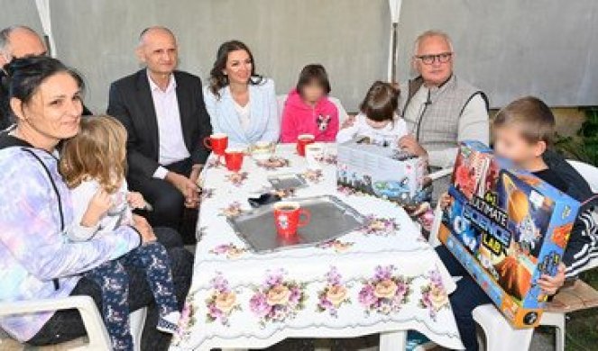 Vesić obišao samohranu majku sa petoro decu i obećao pomoć Grada