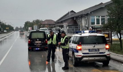 NESREĆA KOD ČAČKA! Starica čekala autobus, kad ju je pregazio auto... Sat vremena ležala na mokrom putu