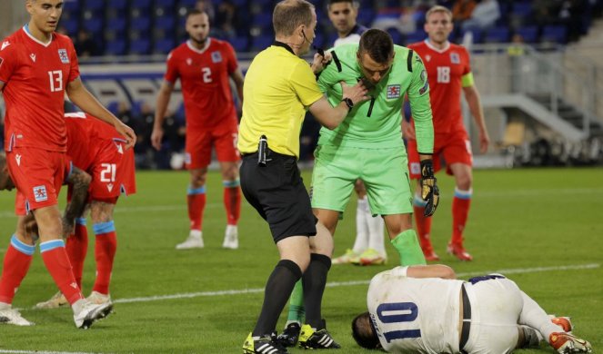 SRBIJA OŠTEĆENA ZA PENAL! Oglasio se SUDIJSKI ekspert! Greška ARBITRA mogla skupo da košta ORLOVE!