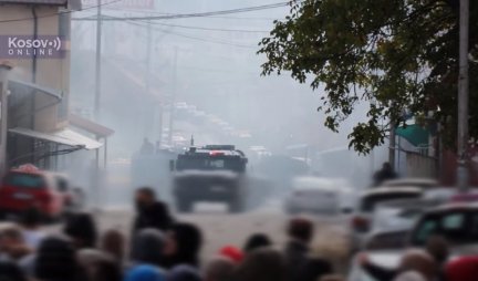Šok bombe, sirene za uzbunu, građani blokirali ulice... POGLEDAJTE KAKO JE IZGLEDAO UPAD KOSOVSKE POLICIJE U SEVERNU MITROVICU! Video