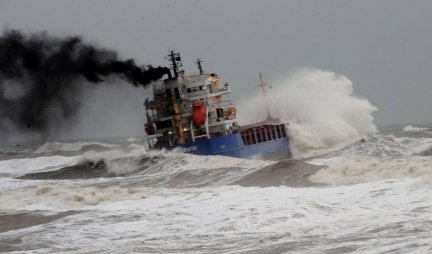 EKOLOŠKA KATASTROFA NA POMOLU U Crno more potonuo brod sa 3.000 tona veštačkog đubriva I LJUDI UGROŽENI!