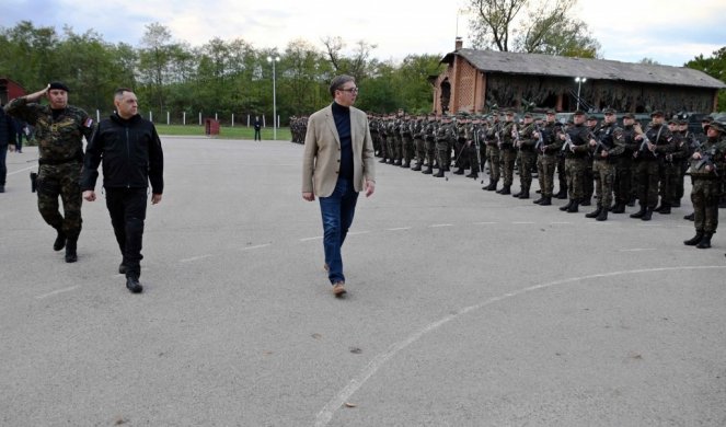 UKOLIKO VAS DRŽAVA POZOVE DA ŠTITIMO NAŠ NAROD, JA ZNAM DA ĆETE SE VI ODAZVATI! PREDSEDNIK VUČIĆ OBIŠAO ŽANDARMERIJU U KRALJEVU!