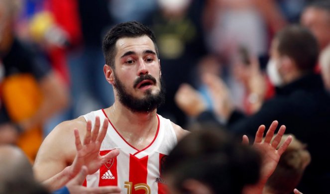 Tresla se Arena! Kalina, Kalina... Jede malu decu... Ratnik, motor, mozak tima! /FOTO/