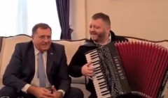 NEMA TE VIŠE ALIJA Dodik ispunio obećanje i u Predsedništvo doveo harmonikaša /VIDEO/