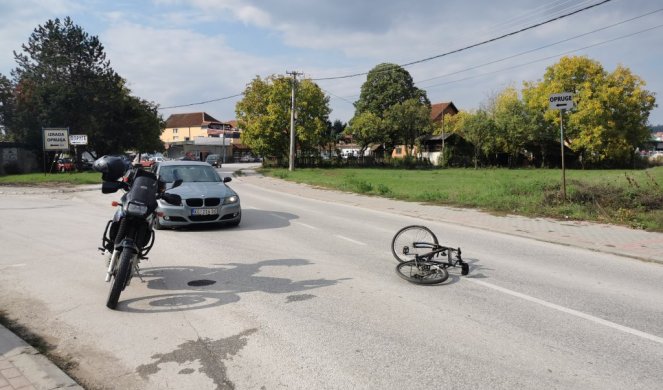 TEŠKA NESREĆA U ČAČKU! Motociklista udario ženu na biciklu!