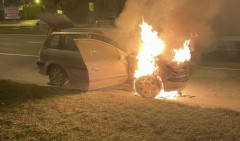 /Video/ DRAMA NA NOVOM BEOGRADU! Zapalio se automobil u toku vožnje!