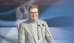Otkriveno zašto Vučić nosi rolke! Video