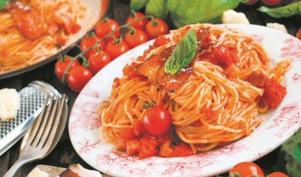 Preukusan ručak za LENJIVCE! Špagete bolonjeze spremne za POLA SATA - potrebne su vam samo 4 namirnice!