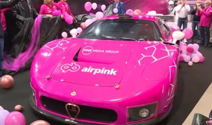 Automobil "Pink Lady" osvojio Padovu! Video