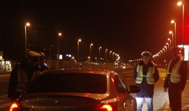 Pijan se zakucao u drugi auto! Policija u Vranju privela muškarca (47)