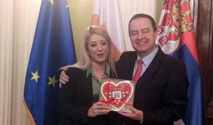 RAZMENA POKLONA! Dačić sa predsednicom Predstavničkog doma Kipra! Foto
