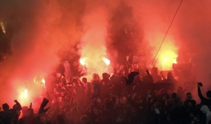 HOLANĐANI "SRUŠILI" BERLINSKI ZID! Navijači FEJENORDA prave HAOS po gradu! Policija se SUKOBILA sa njima! /FOTO/