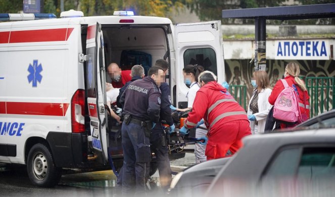 ŠOKANTNI DETALJI NAPADA NOŽEM NA POLICAJCE U SREMČICI, povređene u bolnici posetio načelnik policije Veselin Milić!