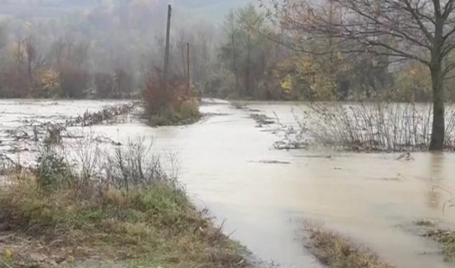 Kuće pod vodom, saobraćaj otežan! Velike poplave oko Gospića