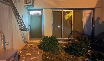 Srušena vrata, popucali prozori... Fotografije nakon napada na iračkog premijera!