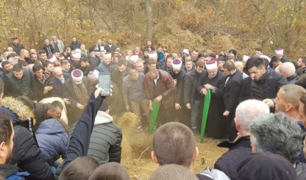 Sahranjen Muamer Zukorlić -  Njegovo telo u grob u selu Orlje kod Tutina spustili sin i braća!! /video/