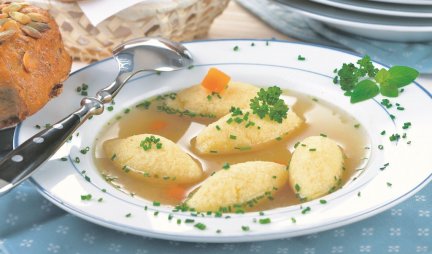 Supa sa griz-knedlama! Recept naših baka za mlade domaćice