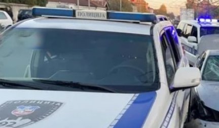 DVA POLICIJSKA AUTOMOBILA SUDARILA SE SA VOZILOM KORIDORA ! Na makadamskom putu povređeno pet osoba, među njima ČETIRI POLICAJCA